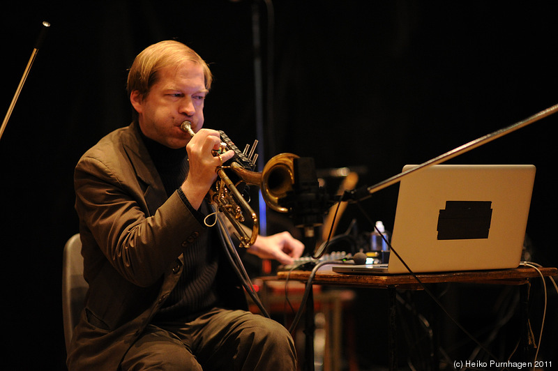 Björn Berg Borg + Dörner + Hindi @ Fylkingen, Stockholm 2011-10-09 - dsc_0781.jpg - Photo: Heiko Purnhagen 2011