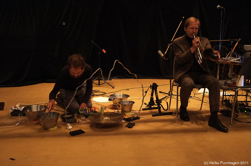 Björn Berg Borg + Dörner + Hindi @ Fylkingen, Stockholm 2011-10-09 - dscf2665.jpg - Photo: Heiko Purnhagen 2011