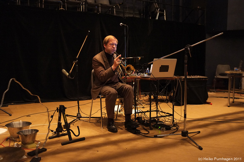 Björn Berg Borg + Dörner + Hindi @ Fylkingen, Stockholm 2011-10-09 - dscf2672.jpg - Photo: Heiko Purnhagen 2011