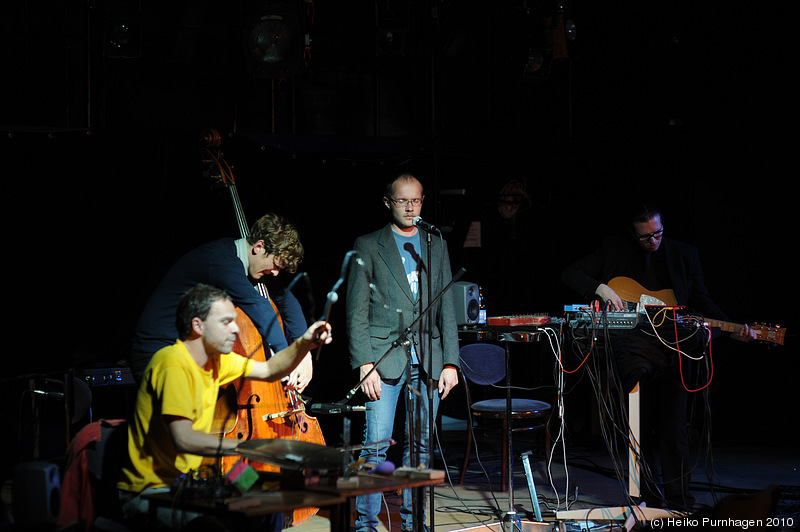 Backer/Ohlsson/Karlsson/Bromander @ Fylkingen, Stockholm 2010-09-13 - dsc_3979.jpg - Photo: Heiko Purnhagen 2010