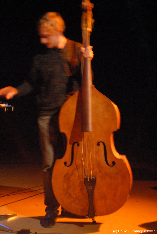 Joel Grip + The Moth @ Fylkingen/FRIM, Stockholm 2007-10-02 - dsc_7449.jpg - Photo: Heiko Purnhagen 2007