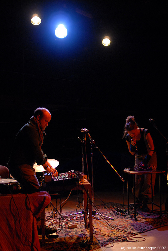 Joel Grip + The Moth @ Fylkingen/FRIM, Stockholm 2007-10-02 - dsc_7462.jpg - Photo: Heiko Purnhagen 2007