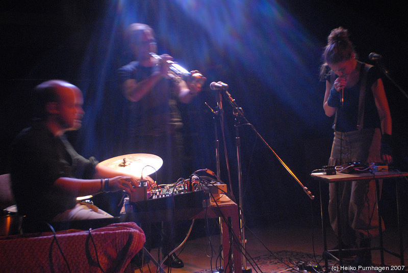 Joel Grip + The Moth @ Fylkingen/FRIM, Stockholm 2007-10-02 - dsc_7490.jpg - Photo: Heiko Purnhagen 2007