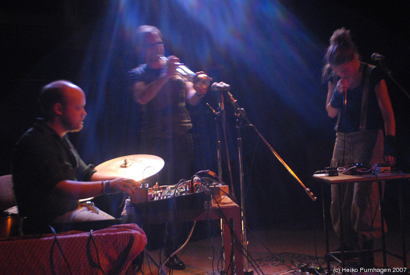 Joel Grip + The Moth @ Fylkingen/FRIM, Stockholm 2007-10-02 - dsc_7491.jpg - Photo: Heiko Purnhagen 2007