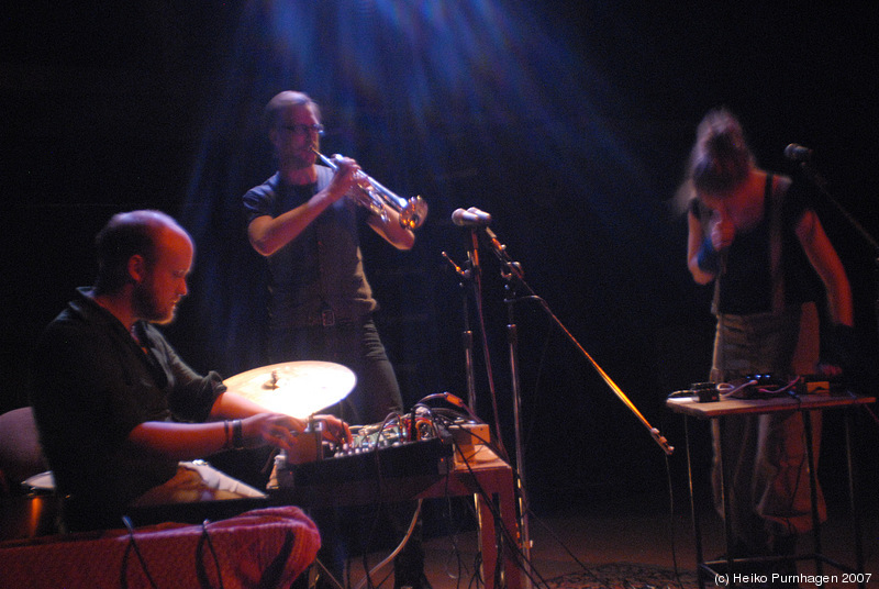 Joel Grip + The Moth @ Fylkingen/FRIM, Stockholm 2007-10-02 - dsc_7494.jpg - Photo: Heiko Purnhagen 2007