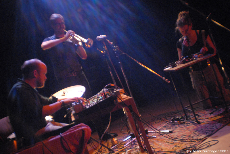 Joel Grip + The Moth @ Fylkingen/FRIM, Stockholm 2007-10-02 - dsc_7501.jpg - Photo: Heiko Purnhagen 2007