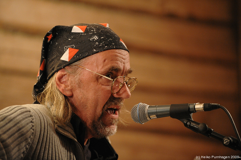 Selected Photos @ Hagenfesten 2009 - Blues in the bar - Tommy Linell git/voc @ Hagenfesten 2009 - Photo: Heiko Purnhagen 2009