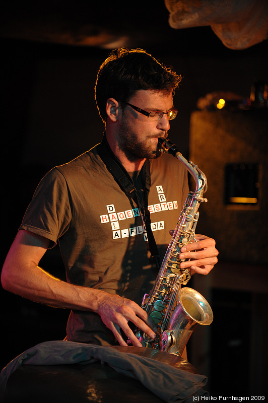 Selected Photos @ Hagenfesten 2009 - Peeping Tom - Pierre-Antoine Badaroux sax @ Hagenfesten 2009 - Photo: Heiko Purnhagen 2009