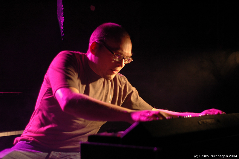Bugge Wesseltoft (solo) - Jazzland Sessions @ Blå, Oslo 2004-12-02 - dsc_3512.jpg - Photo: Heiko Purnhagen 2004