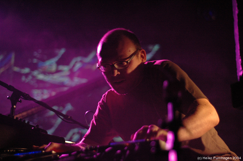Bugge Wesseltoft (solo) - Jazzland Sessions @ Blå, Oslo 2004-12-02 - dsc_3523.jpg - Photo: Heiko Purnhagen 2004