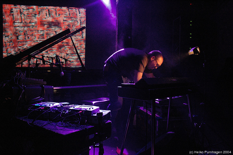 Bugge Wesseltoft (solo) - Jazzland Sessions @ Blå, Oslo 2004-12-02 - dsc_3550.jpg - Photo: Heiko Purnhagen 2004
