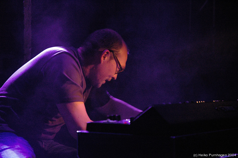 Bugge Wesseltoft (solo) - Jazzland Sessions @ Blå, Oslo 2004-12-02 - dsc_3551.jpg - Photo: Heiko Purnhagen 2004
