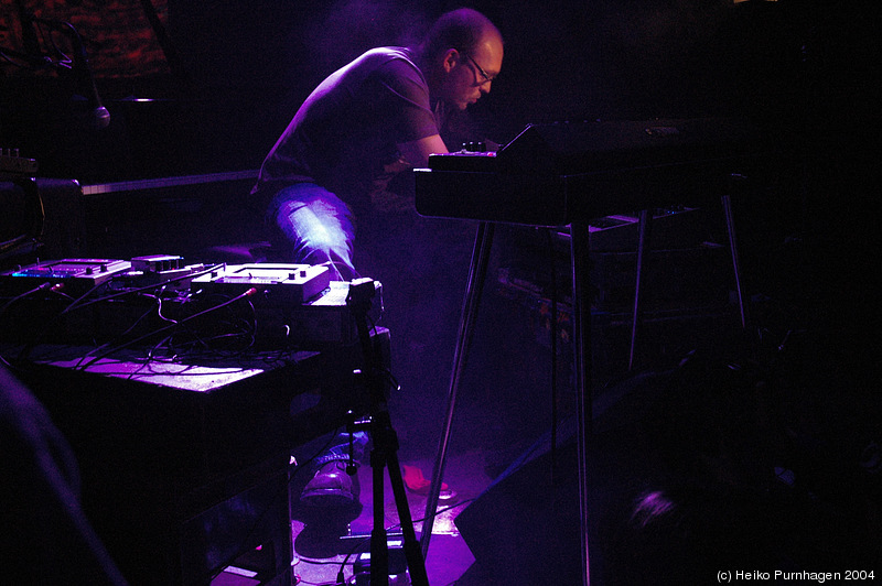 Bugge Wesseltoft (solo) - Jazzland Sessions @ Blå, Oslo 2004-12-02 - dsc_3552.jpg - Photo: Heiko Purnhagen 2004