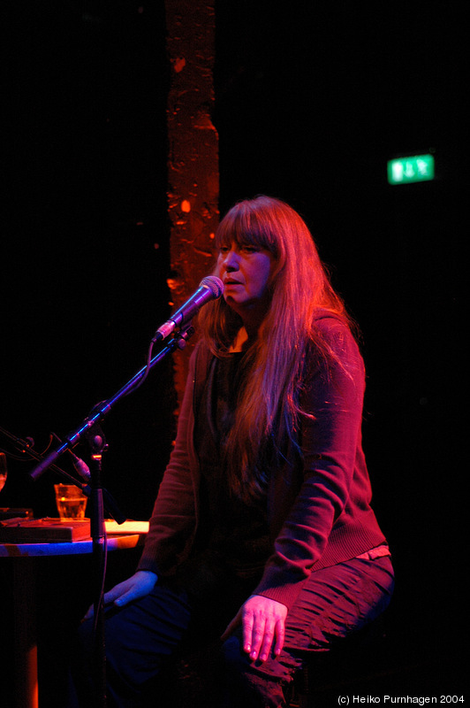 Sidsel Endresen (solo) - Jazzland Sessions @ Blå, Oslo 2004-12-02 - dsc_3565.jpg - Photo: Heiko Purnhagen 2004