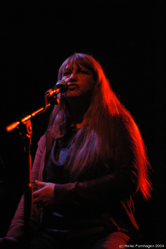 Sidsel Endresen (solo) - Jazzland Sessions @ Blå, Oslo 2004-12-02 - dsc_3589.jpg - Photo: Heiko Purnhagen 2004