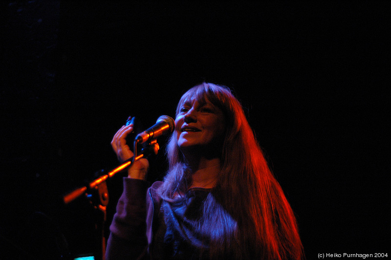 Sidsel Endresen (solo) - Jazzland Sessions @ Blå, Oslo 2004-12-02 - dsc_3598.jpg - Photo: Heiko Purnhagen 2004