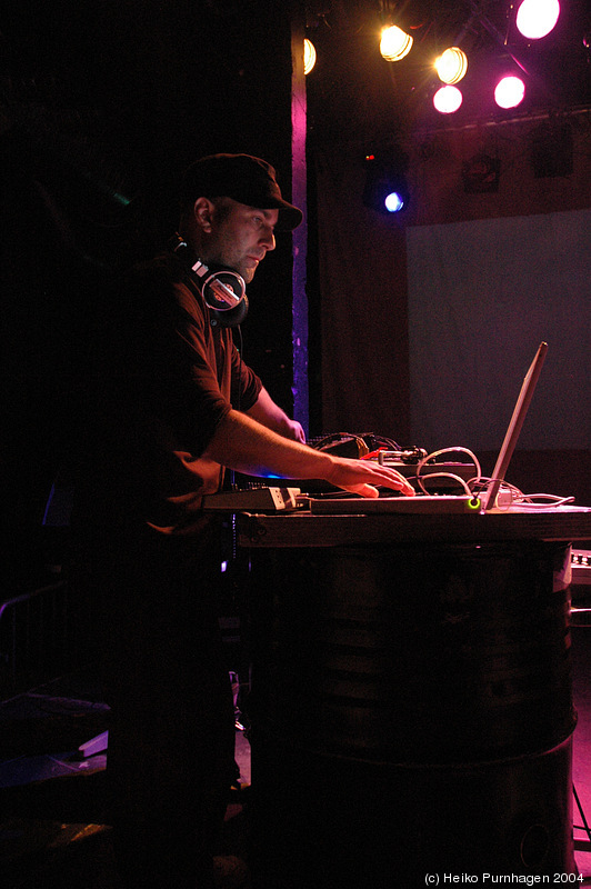 Gen/Lon (with Bugge Wesseltoft) - Jazzland Sessions @ Blå, Oslo 2004-12-03 - dsc_3766.jpg - Photo: Heiko Purnhagen 2004