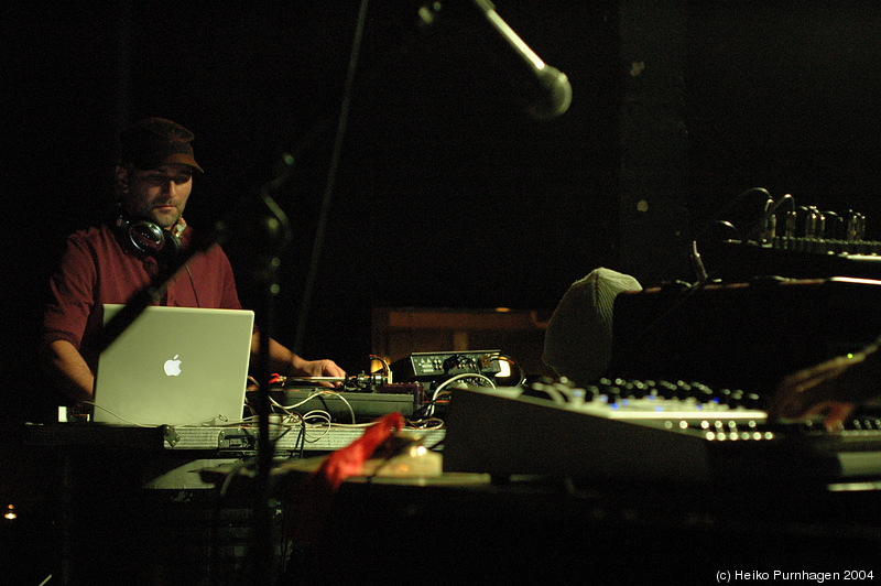 Gen/Lon (with Bugge Wesseltoft) - Jazzland Sessions @ Blå, Oslo 2004-12-03 - dsc_3789.jpg - Photo: Heiko Purnhagen 2004