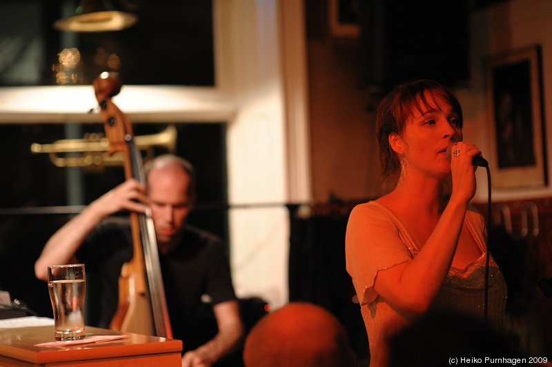 Jeanette Lindström @ Glenn Miller Café, Stockholm 2009-08-21 - dsc_6771.jpg - Photo: Heiko Purnhagen 2009