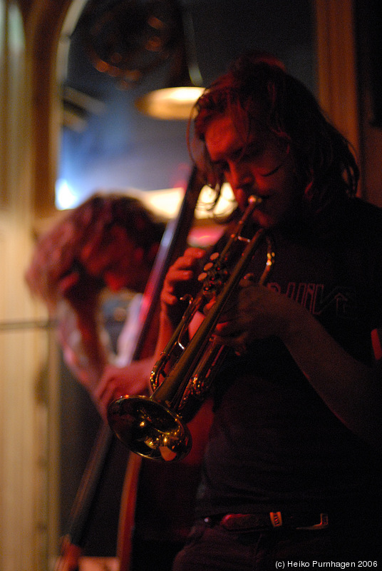 The Jolly-Boat Pirates @ Glenn Miller Café, Stockholm 2006-10-14 - dsc_5642.jpg - Photo: Heiko Purnhagen 2006