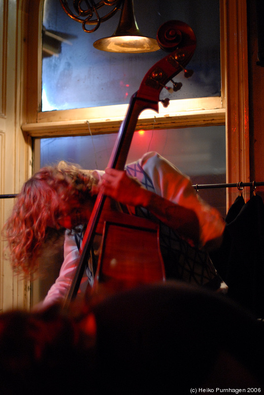 The Jolly-Boat Pirates @ Glenn Miller Café, Stockholm 2006-10-14 - dsc_5677.jpg - Photo: Heiko Purnhagen 2006