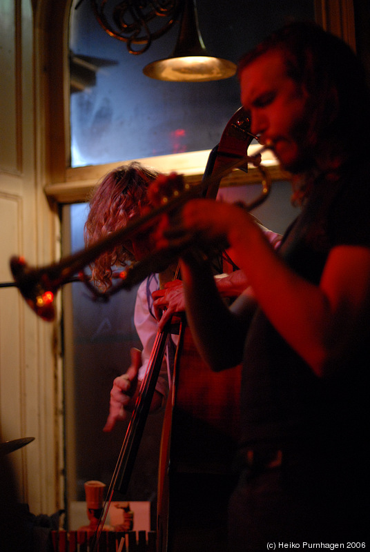 The Jolly-Boat Pirates @ Glenn Miller Café, Stockholm 2006-10-14 - dsc_5702.jpg - Photo: Heiko Purnhagen 2006