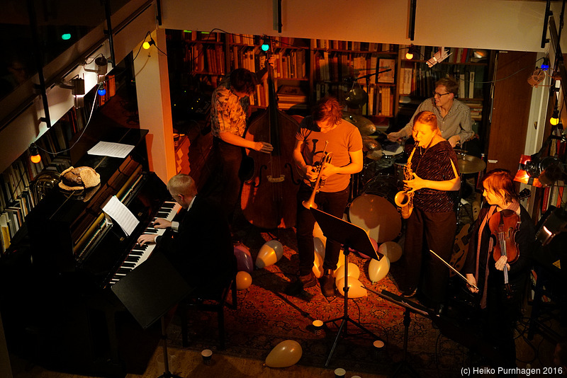 Julia Strzalek Kolibri 6 + Kolibri 13 @ Rönnells Antikvariat, Stockholm 2016-11-01 - dscz9445.jpg - Photo: Heiko Purnhagen 2016