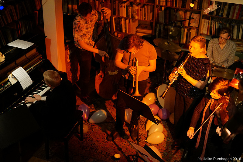 Julia Strzalek Kolibri 6 + Kolibri 13 @ Rönnells Antikvariat, Stockholm 2016-11-01 - dscz9466.jpg - Photo: Heiko Purnhagen 2016