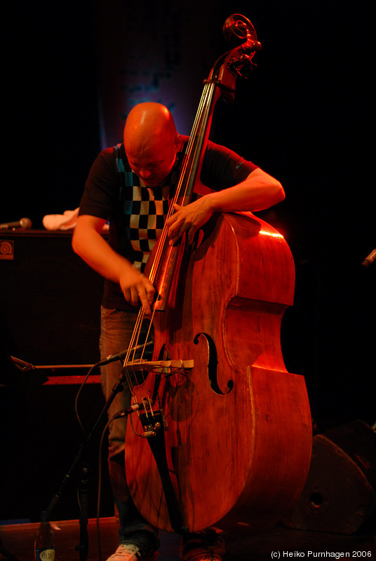 Ingebrigt Håker Flaten Quintet @ Nattjazz, Bergen 2006-05-28 - dsc_2396.jpg - Photo: Heiko Purnhagen 2006