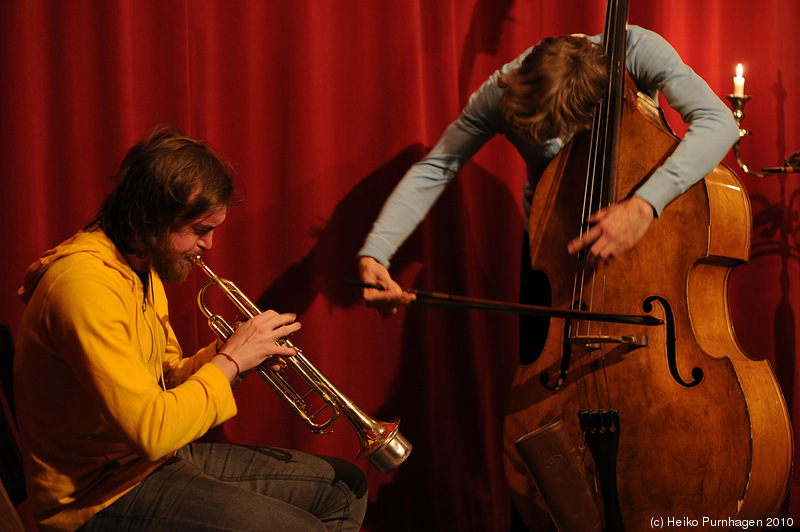 Norge: Johannesen/Knedal Andersen + Sverige: Barnö/Grip @ Kafé Klavér/Club:Ovisation, Stockholm 2010-12-20 - dsc_8965.jpg - Photo: Heiko Purnhagen 2010