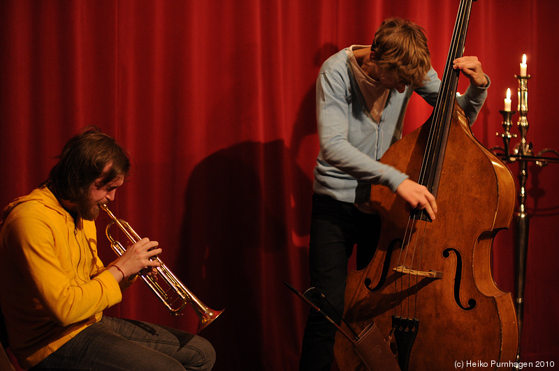 Norge: Johannesen/Knedal Andersen + Sverige: Barnö/Grip @ Kafé Klavér/Club:Ovisation, Stockholm 2010-12-20 - dsc_8971.jpg - Photo: Heiko Purnhagen 2010