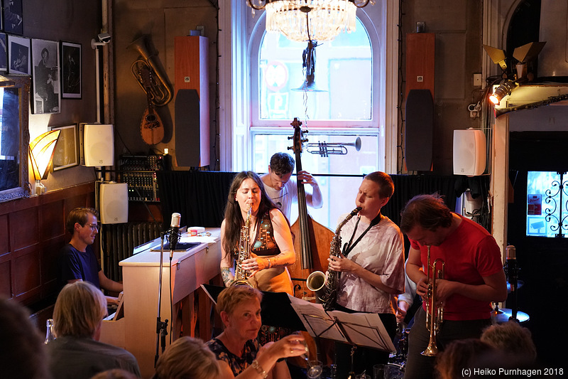 Oya Sextett @ Glenn Miller Café, Stockholm 2018-05-26 - dscv3583.jpg - Photo: Heiko Purnhagen 2018