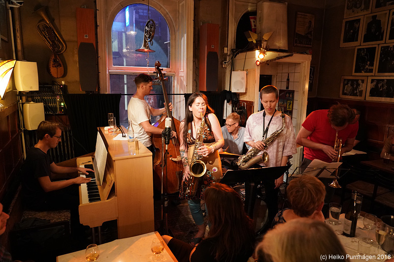 Oya Sextett @ Glenn Miller Café, Stockholm 2018-05-26 - dscv3607.jpg - Photo: Heiko Purnhagen 2018