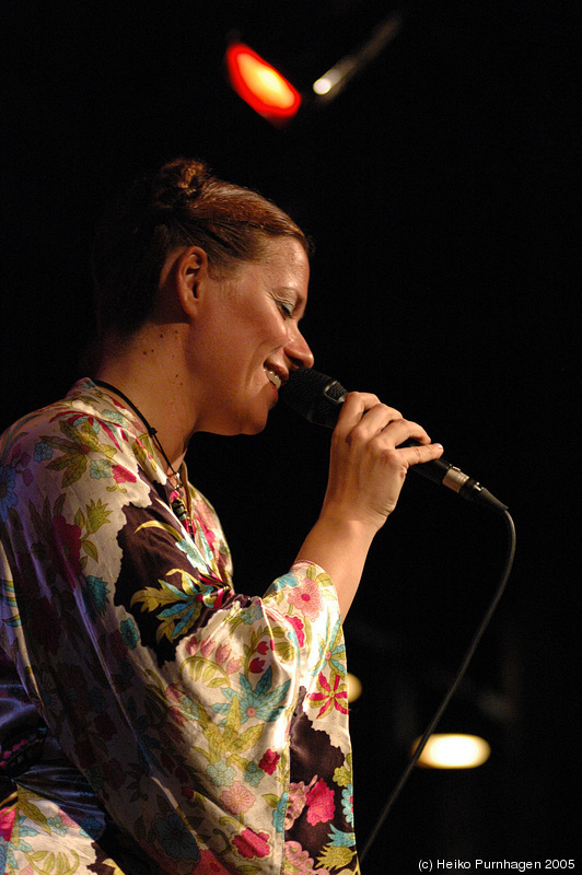 Lina Nyberg Pling + Platypus Ensemble @ Fasching, Stockholm 2005-09-10 - dsc_7589.jpg - Photo: Heiko Purnhagen 2005