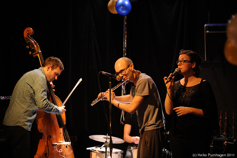 Dina Kompisars Kompisar + Raknes/Ljungkvist + Nils Berg Cinemascope @ Teaterstudio Lederman/Lupino Live, Stockholm 2011-04-02 - dsc_1397.jpg - Photo: Heiko Purnhagen 2011