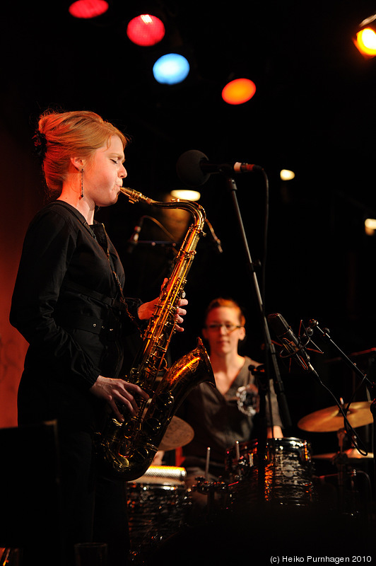 Swedish Jazz Celebration 2010 @ Fasching, Stockholm 2010-04-14 - <a href=http://www.myspace.com/medimalmo>MEDI</a> (Ida Karlsson sax, Emeli Ek dr/perc) - Photo: Heiko Purnhagen 2010