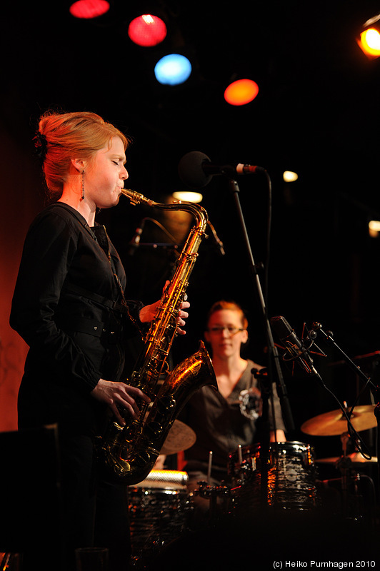 Swedish Jazz Celebration 2010 @ Fasching, Stockholm 2010-04-14 - <a href=http://www.myspace.com/medimalmo>MEDI</a> (Ida Karlsson sax, Emeli Ek dr/perc) - Photo: Heiko Purnhagen 2010