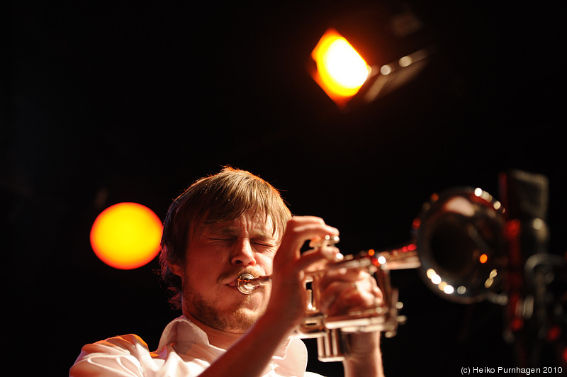 Swedish Jazz Celebration 2010 @ Fasching, Stockholm 2010-04-14 - <a href=http://www.myspace.com/ArchipelagoOrchestra>ARCHIPELAGO</a> (David Nilsson trp, Daniel Erkers git, Mats Dimming liveelectronics, Christian Svensson b, Måns Allroth dr) - Photo: Heiko Purnhagen 2010