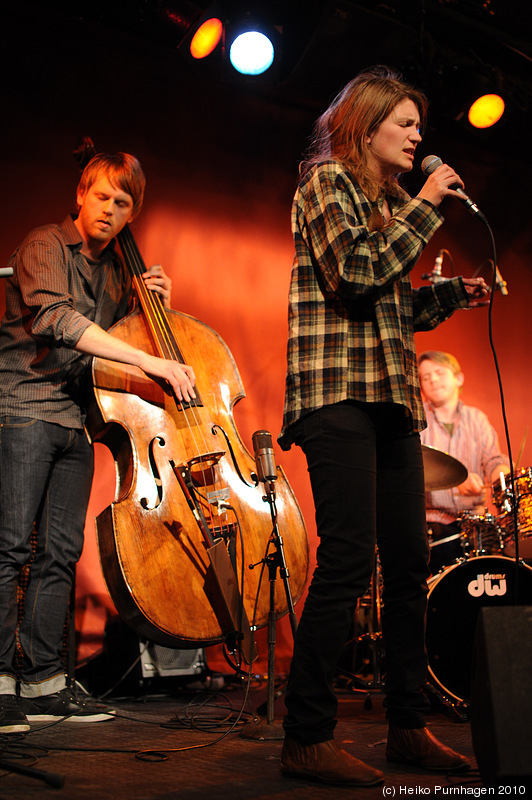 Swedish Jazz Celebration 2010 @ Fasching, Stockholm 2010-04-15 - prize award ceremony: Isabel Sörling voc, Alfred Lorinius b - Photo: Heiko Purnhagen 2010