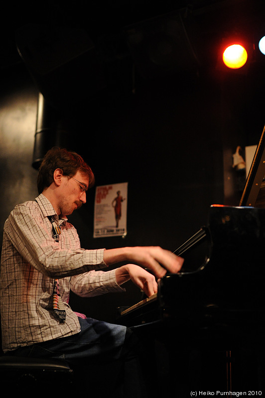 Swedish Jazz Celebration 2010 @ Fasching, Stockholm 2010-04-15 - prize award ceremony: Erik Oscarsson p - Photo: Heiko Purnhagen 2010