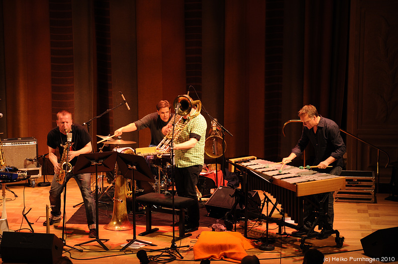 Swedish Jazz Celebration 2010 @ Konserthuset, Stockholm 2010-04-16 - Mats Gustafsson Swedish AZZ (Mats Gustafsson sax, Per-Åke Holmlander tuba, Eric Carlsson dr, Kjell Nordeson vib, Dieter Kovacis (aka Dieb 13) turntables) - Photo: Heiko Purnhagen 2010