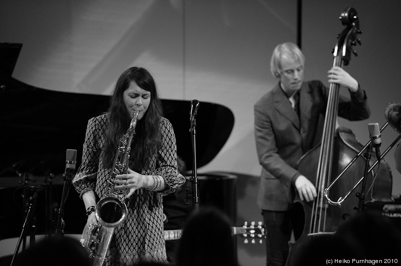 Swedish Jazz Celebration 2010 @ Konserthuset, Stockholm 2010-04-17 - Elin Larsson Group (Elin Larsson sax, Kristian Persson trb, Henrik Hallberg git, Niklas Wennström b, Johan Käck dr) - Photo: Heiko Purnhagen 2010