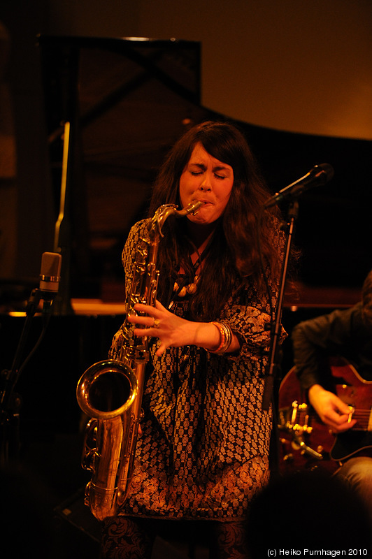 Swedish Jazz Celebration 2010 @ Konserthuset, Stockholm 2010-04-17 - Elin Larsson Group (Elin Larsson sax, Kristian Persson trb, Henrik Hallberg git, Niklas Wennström b, Johan Käck dr) - Photo: Heiko Purnhagen 2010