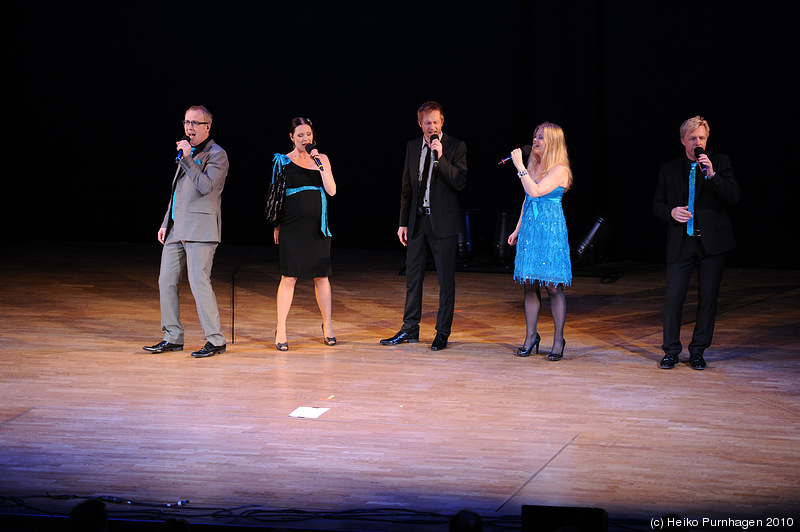 Swedish Jazz Celebration 2010 @ Konserthuset, Stockholm 2010-04-17 - The Real Group (Emma Nilsdotter voc, Katarina Henryson voc, Anders Edenroth voc, Peder Karlsson voc, Anders Jalkéus voc) - Photo: Heiko Purnhagen 2010