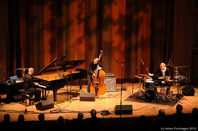 Swedish Jazz Celebration 2010 @ Konserthuset, Stockholm 2010-04-17 - Jacob Karlzon Trio (Jacob Karlzon p, Hans Andersson b, Jonas Holgersson dr) - Photo: Heiko Purnhagen 2010