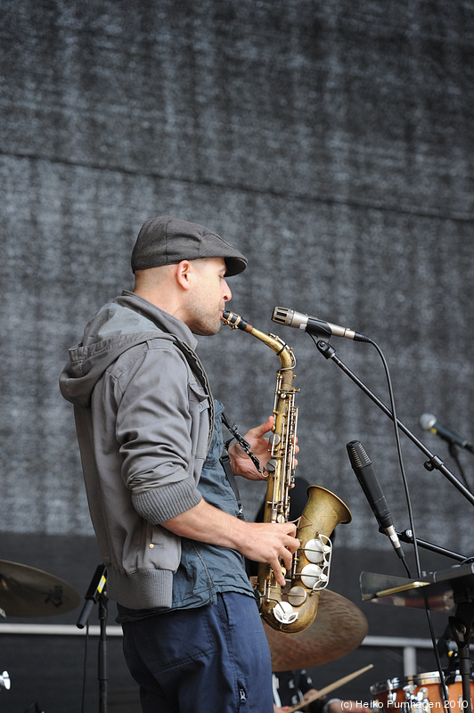 STHLM JAZZ FEST 2010 @ Skeppsholmen, Stockholm 2010-06-11 - TrioVD: Chris Sharkey git, Christophe de Bezenac sax, Chris Bussey dr @ STHLM JAZZ FEST 2010, Stockholm 2010-06-11 - Photo: Heiko Purnhagen 2010