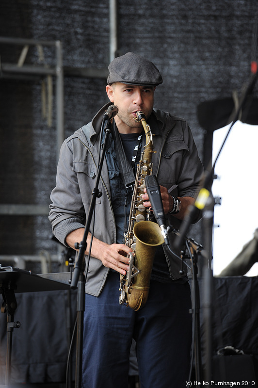 STHLM JAZZ FEST 2010 @ Skeppsholmen, Stockholm 2010-06-11 - TrioVD: Chris Sharkey git, Christophe de Bezenac sax, Chris Bussey dr @ STHLM JAZZ FEST 2010, Stockholm 2010-06-11 - Photo: Heiko Purnhagen 2010