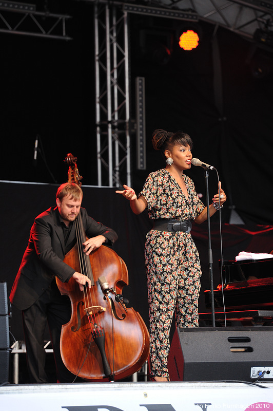 STHLM JAZZ FEST 2010 @ Skeppsholmen, Stockholm 2010-06-11 - China Moses & Raphael Lemonnier: China Moses voc, Raphael Lemonnier p, Fabien Marcoz b, Jean-Pierre Derouard dr @ STHLM JAZZ FEST 2010, Stockholm 2010-06-11 - Photo: Heiko Purnhagen 2010