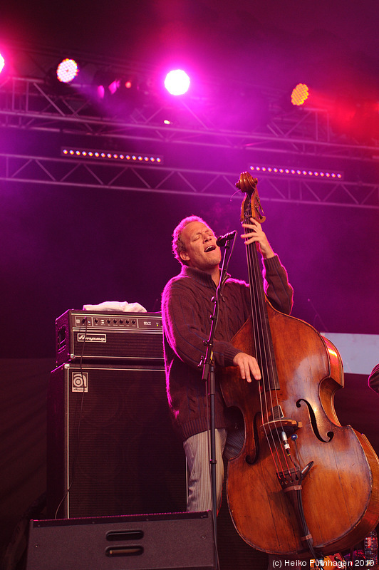 STHLM JAZZ FEST 2010 @ Skeppsholmen, Stockholm 2010-06-11 - Avishai Cohen - Aurora: Avishai Cohen b/voc, Shai Maestro p, Itamar Doari perc, Karen Malka voc, Amos Hoffman oud @ STHLM JAZZ FEST 2010, Stockholm 2010-06-11 - Photo: Heiko Purnhagen 2010