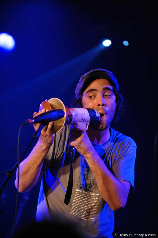 THUS:OWLS + The Tiny + Patrick Watson @ Strand, Stockholm 2009-08-19 - Patrick Watson: Patrick Watson voc/p, Simon Angell git, Robbie Kuster dr, Mishka Stein b @ Strand, Stockholm 2009-08-19 - Photo: Heiko Purnhagen 2009